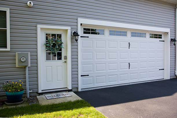 24/7 Emergency Garage Door Panel Replacement experts in Barrow County County, GA